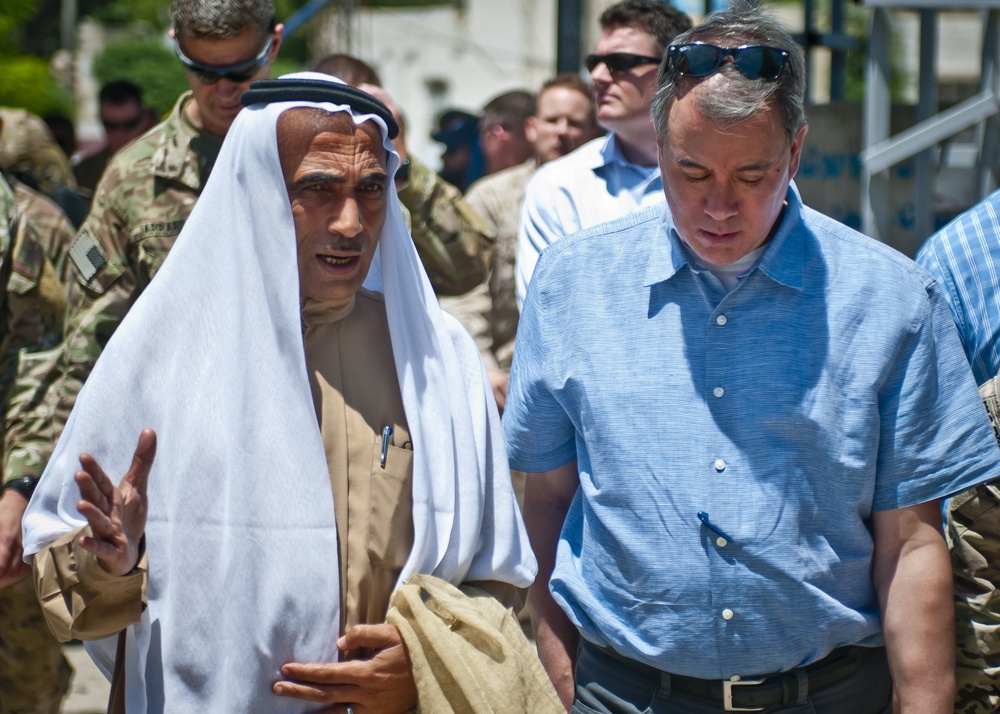 CENTCOM Commander, Defense Undersecretary tours Manbij