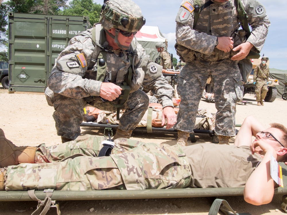 U.S. Army Reserve Soldiers with 865th Combat Support Hospital, based in Utica, N.Y., perform patient evaluations as part of a mass casualty exercise during Regional Medic CSTX 86-18-04.
