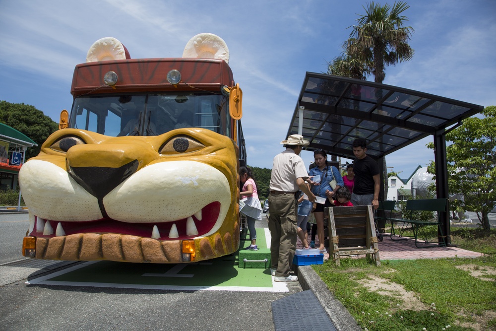 Iwakuni families explore cave, take voyage to safari land