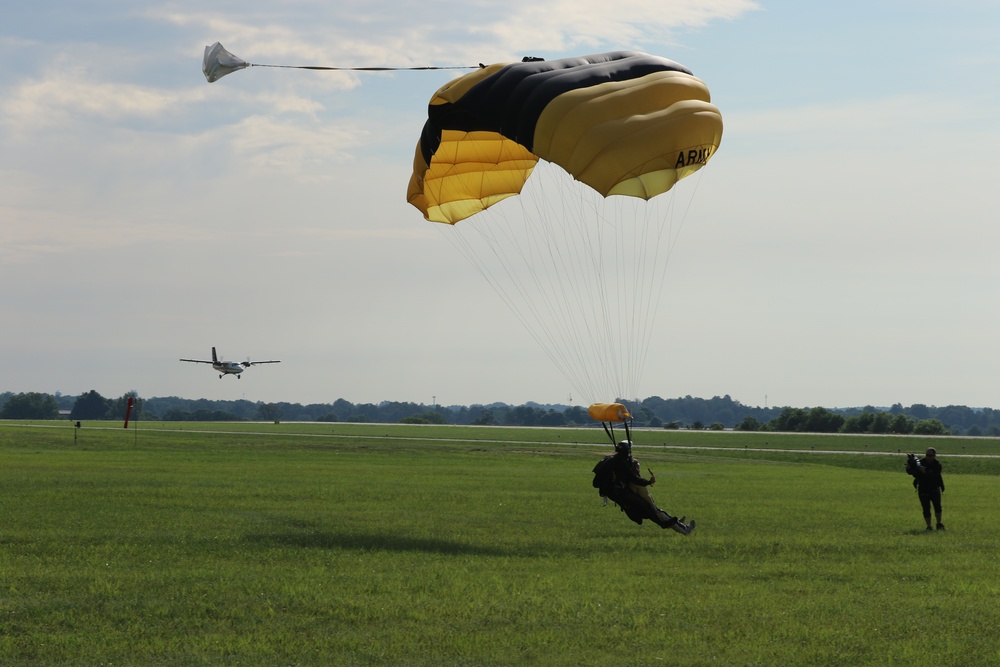 U.S. Army Parachute Team conquers skies of Elizabethtown