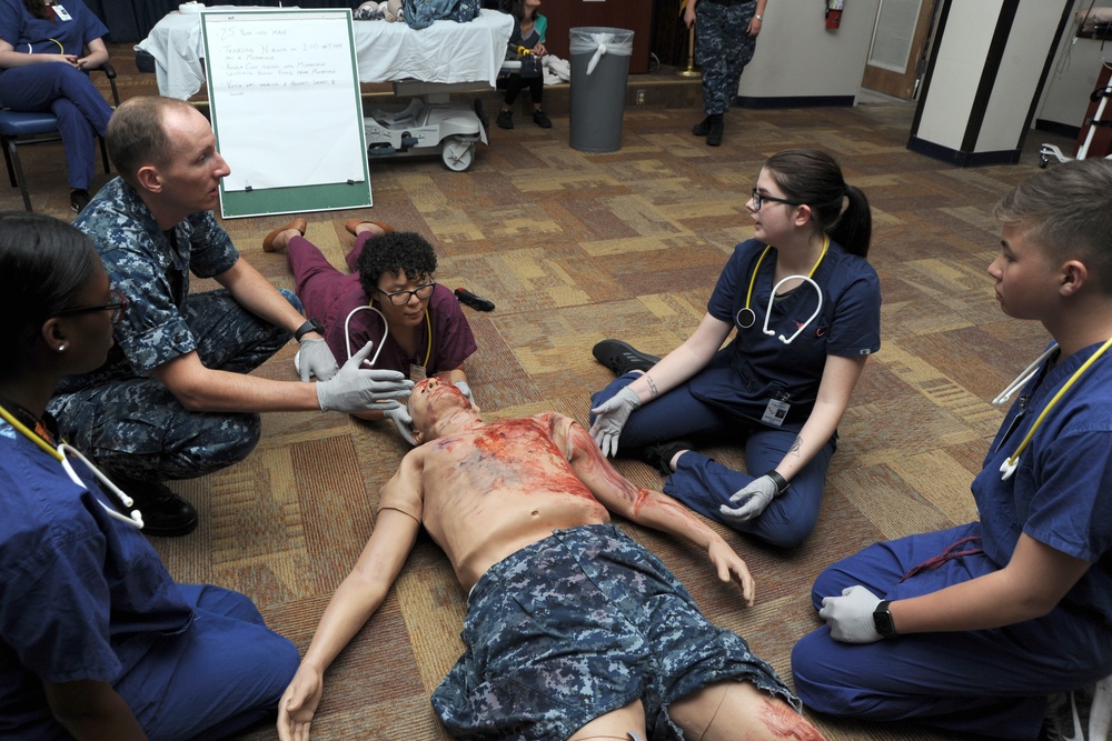 SMP2 Teaches Students About Medicine at NHP