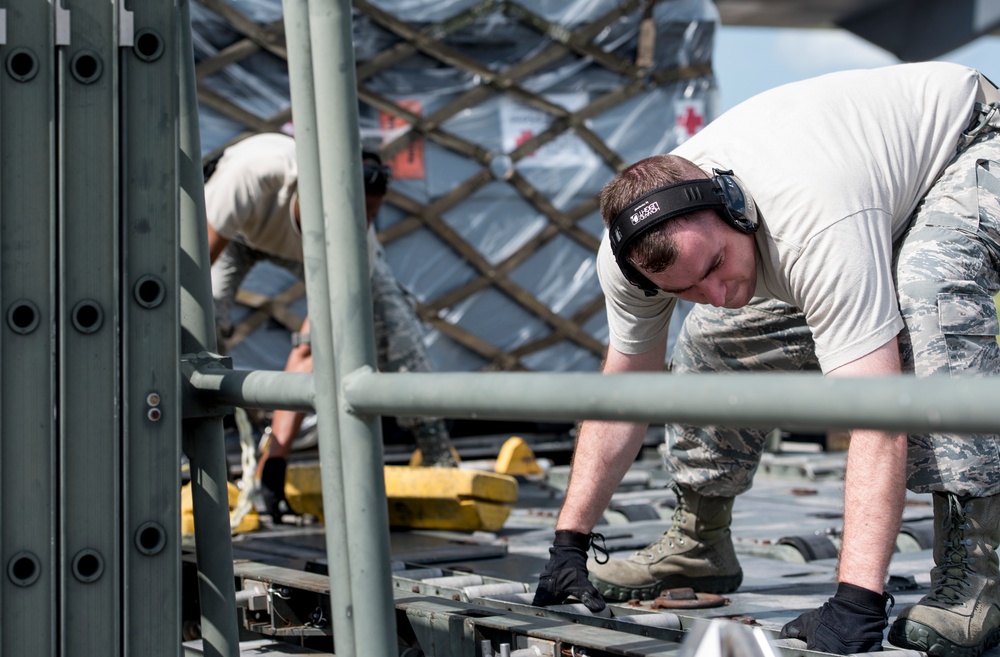 375th LRS Airmen unload C-17