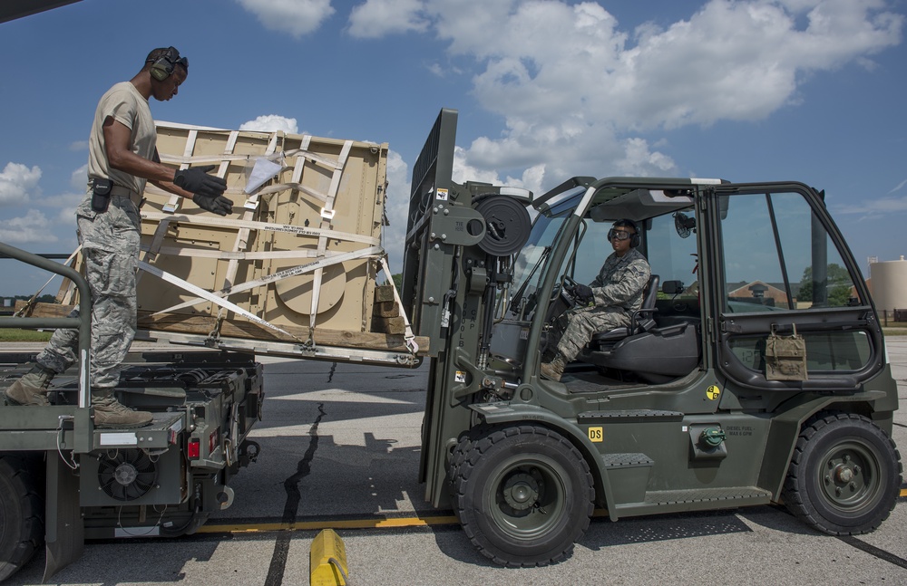 375th LRS Airmen unload C-17