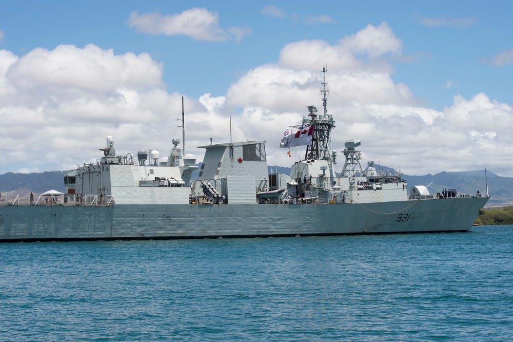 HMCS Vancouver (FFH 331) enters in Pearl Harbor in preparation for RIMPAC 2018