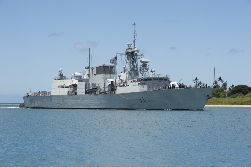 HMCS Vancouver (FFH 331) enters Pearl Harbor in preparation for RIMPAC 2018