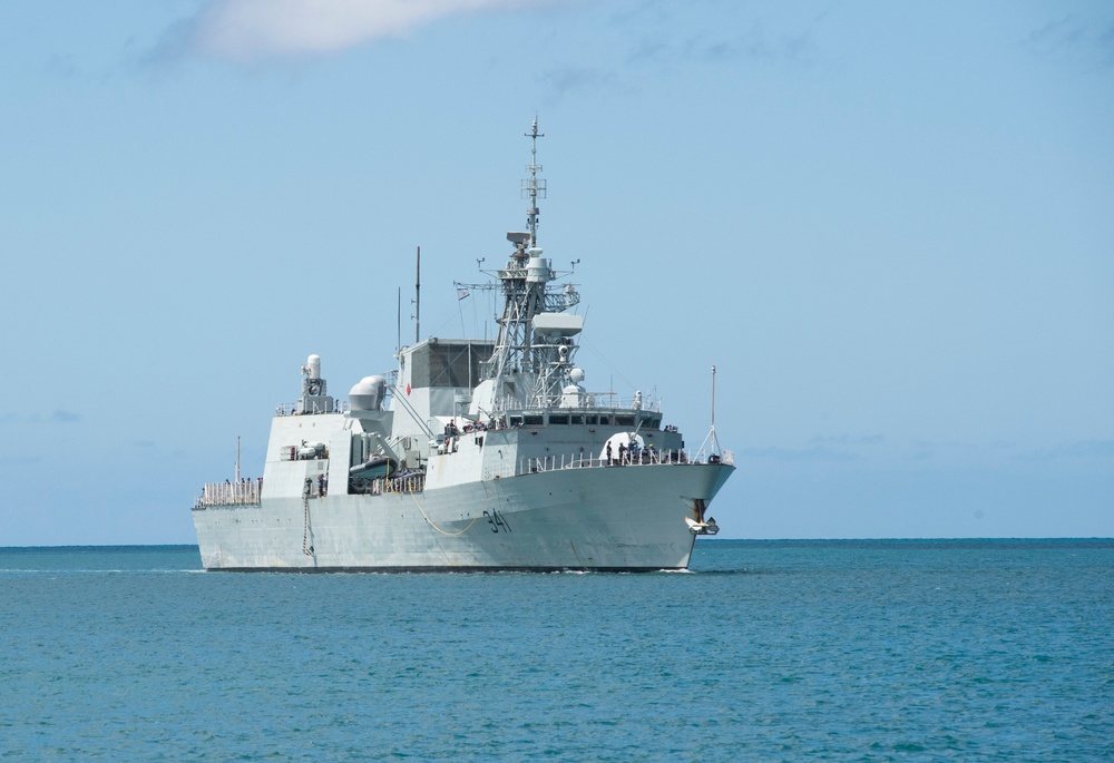 HMCS Ottawa (FFH 341) enters Pearl Harbor in preparation for RIMPAC 2018