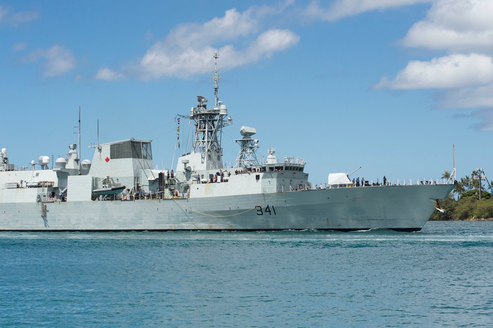 HMCS Ottawa (FFH 341) enters Pearl Harbor in preparation for RIMPAC 2018