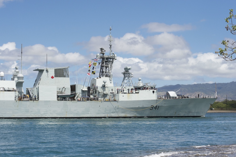 HMCS Ottawa (FFH 341) enters Pearl Harbor in preparation for RIMPAC 2018