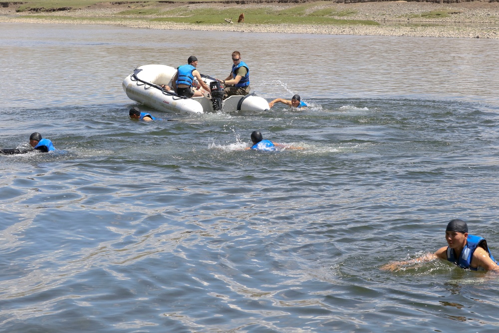 U.S. Marines teach MAF riverine ops