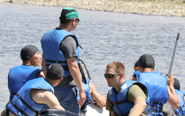 U.S. Marines teach MAF riverine ops