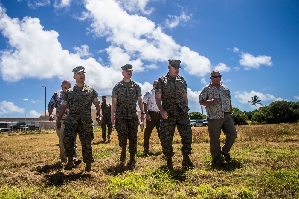 MCICOM CG visits MCB Hawaii