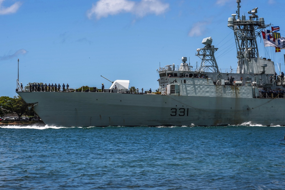 HMCS Vancouver (FFH 331) enters Pearl Harbor in preparation for RIMPAC 2018