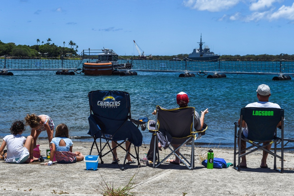 RSS Tenacious (71) enters Pearl Harbor in preparation for RIMPAC 2018