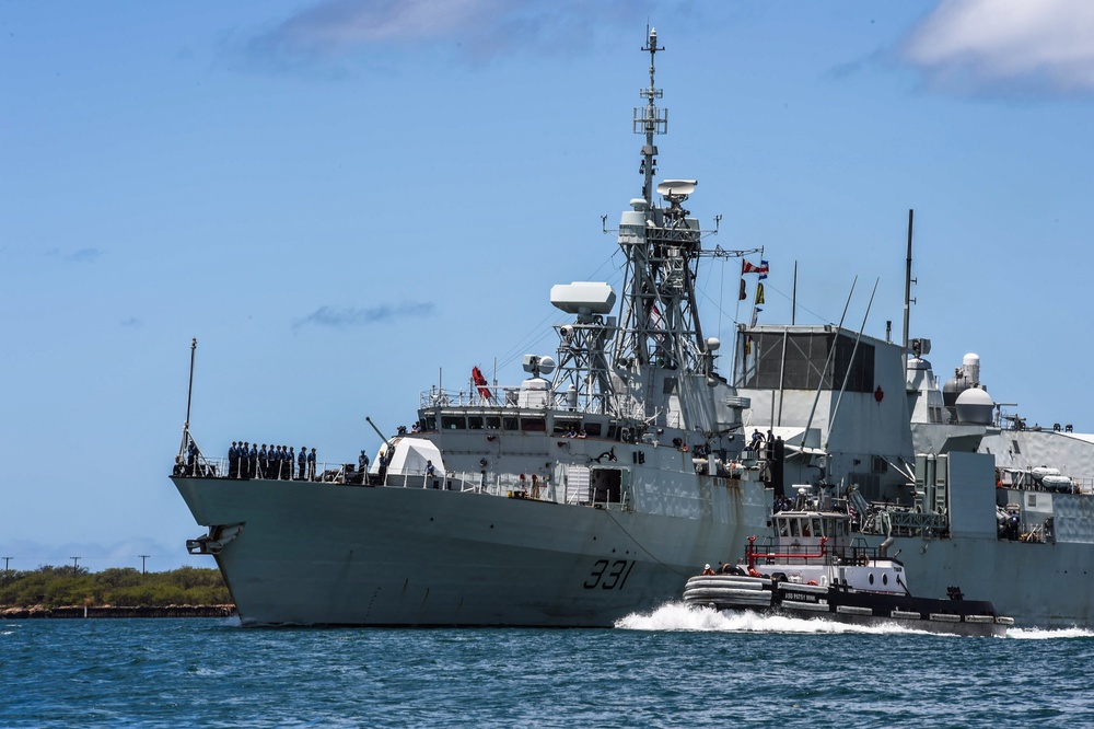 HMCS Vancouver (FFH 331) enters Pearl Harbor in preparation for RIMPAC 2018