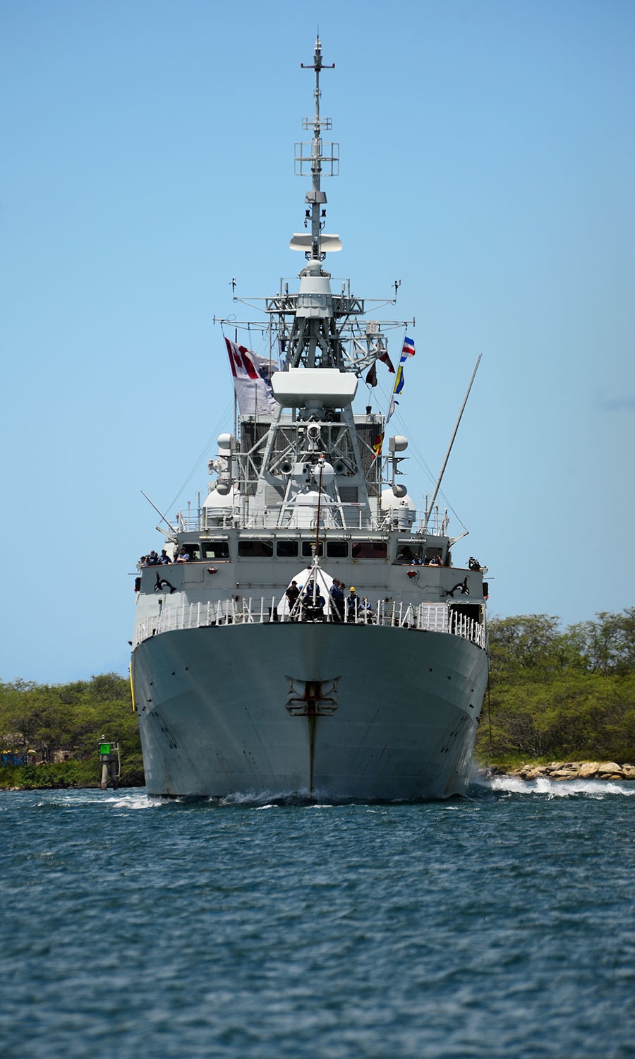 HMCS Vancouver enters Pearl Harbor in preparation for RIMPAC 18