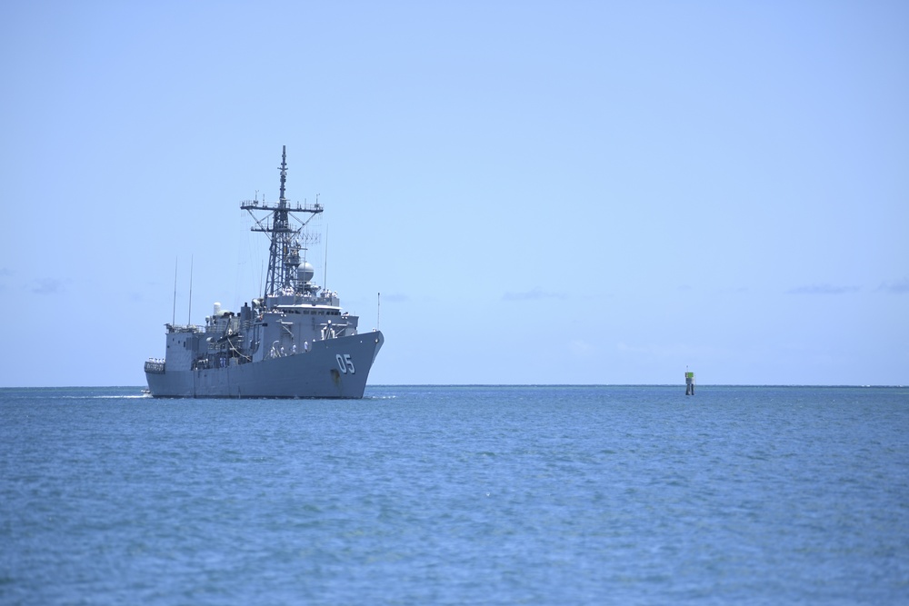 HMAS Melbourne (FFG 05) enters Pearl Harbor in preparation for RIMPAC 2018