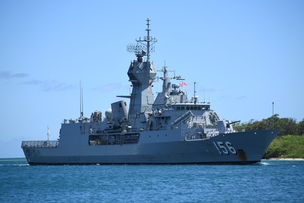HMAS Toowoomba (FFH 156) enters Pearl Harbor in preparation for RIMPAC 2018
