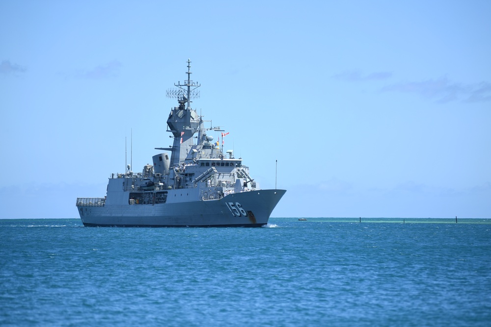 HMAS Toowoomba (FFH 156) enters Pearl Harbor in preparation for RIMPAC 2018