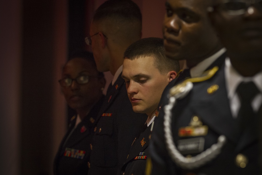 1st Lt. Mourns Soldier