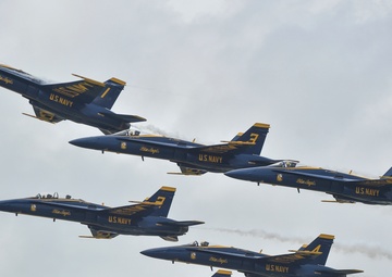 Blue Angels fly in Dayton