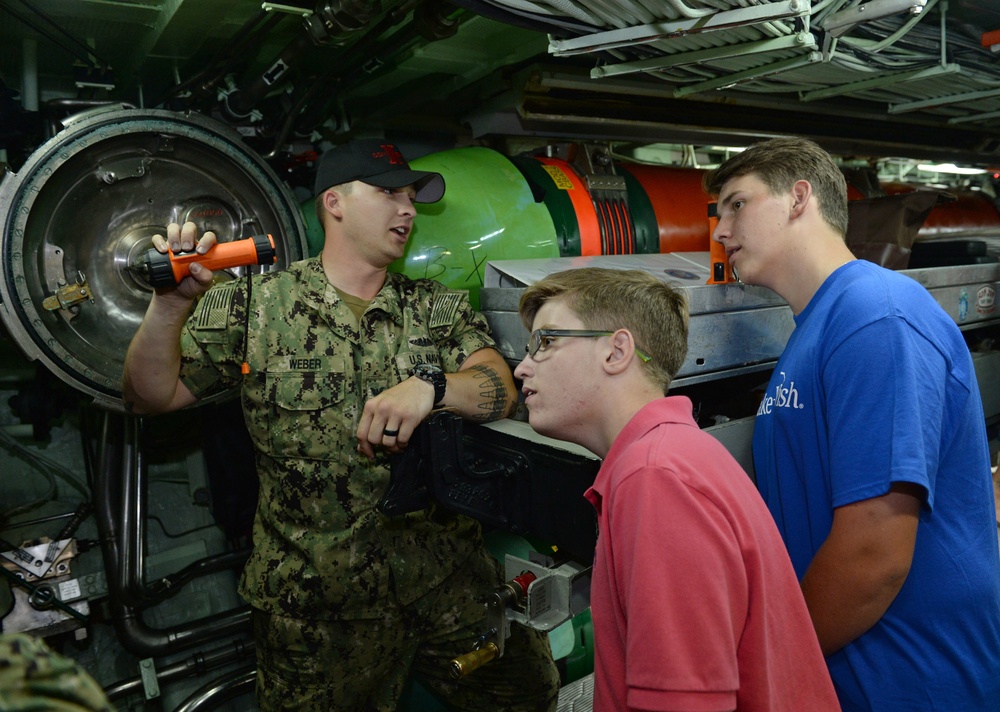 USS Hartford Hosts Make-A-Wish Teenagers