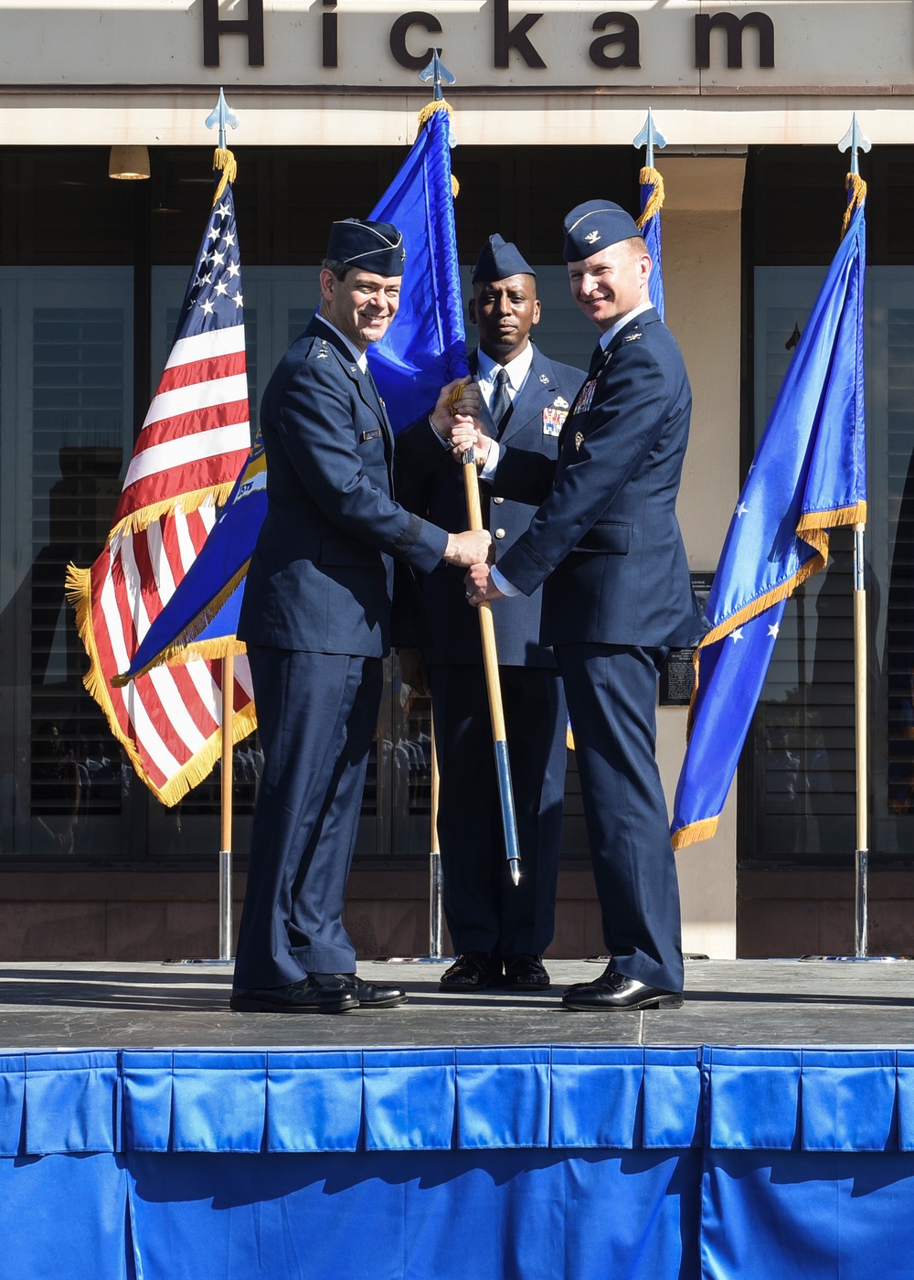 Hickam Welcomes New Wing Commander