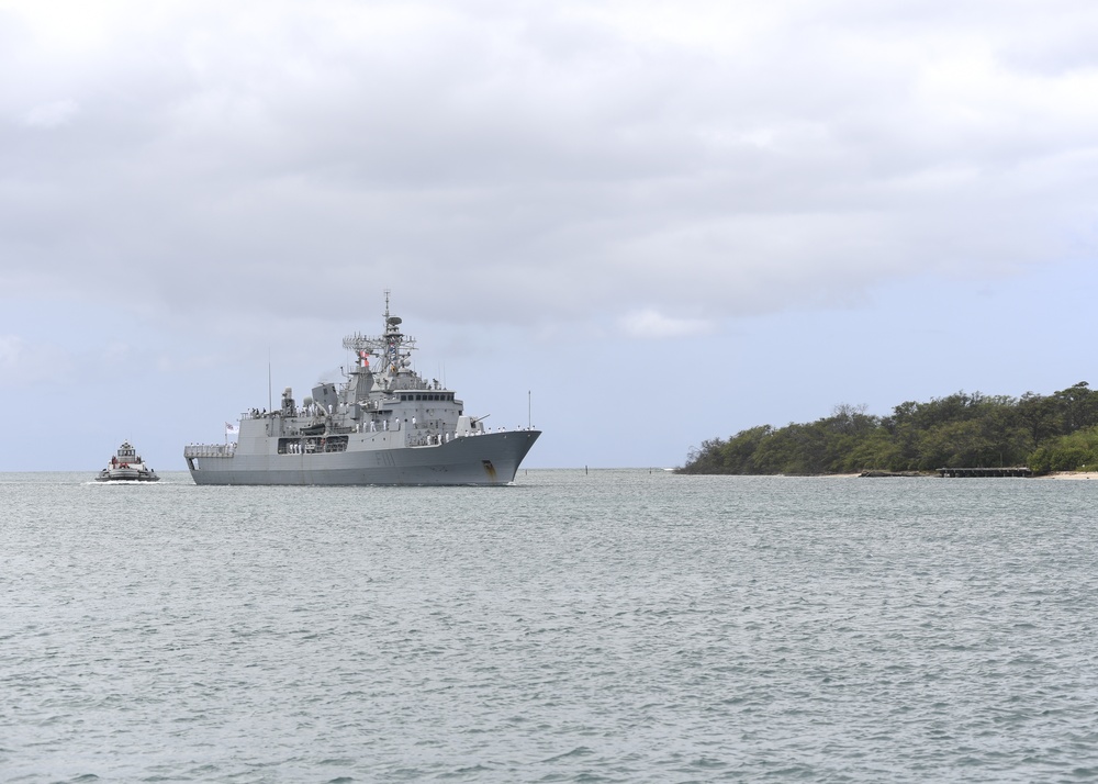 HMNZS Te Mana (F111) enters Pearl Harbor in preparation for RIMPAC 2018