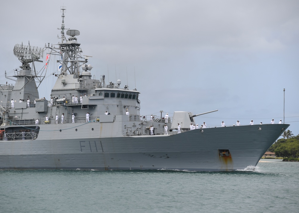 HMNZS Te Mana (F111) enters Pearl Harbor in preparation for RIMPAC 2018