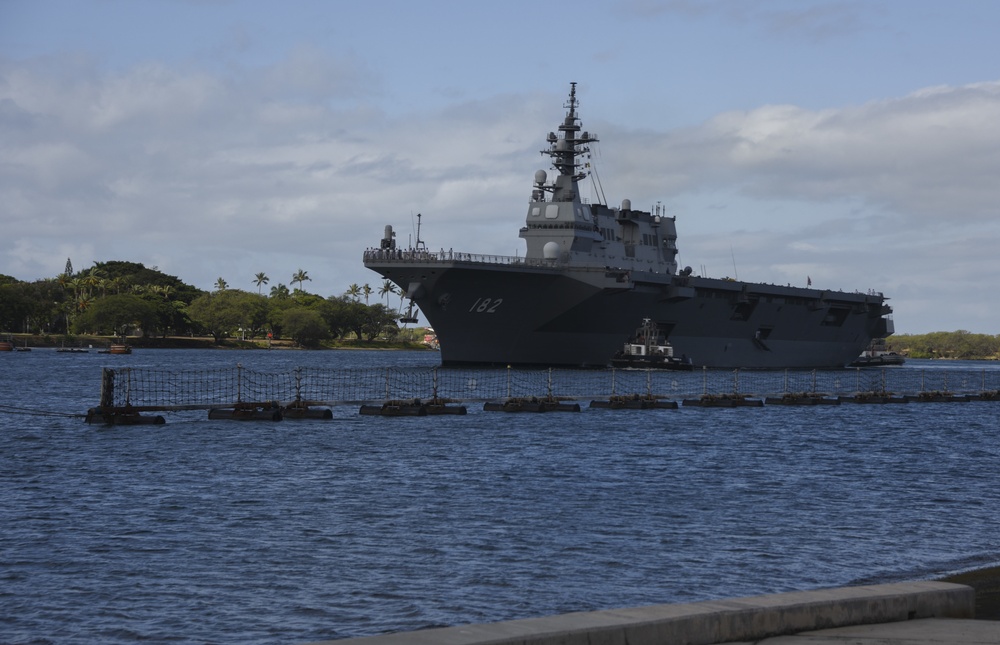 JS Ise (DDH 182) enters Pearl Harbor in preparation for RIMPAC 2018