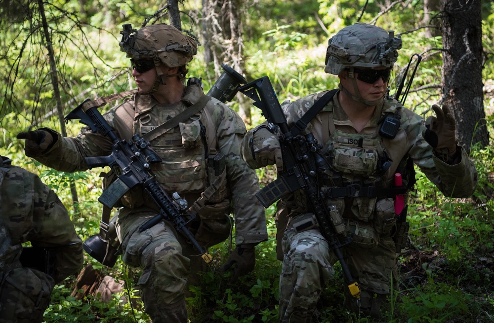 Japanese and U.S. Soldiers conduct joint training during Arctic Aurora 2018