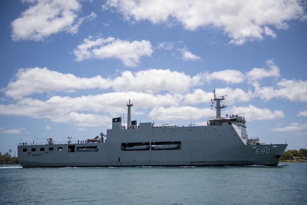 KRI Makassar (590) enters Pearl Harbor in preparation for RIMPAC 2018