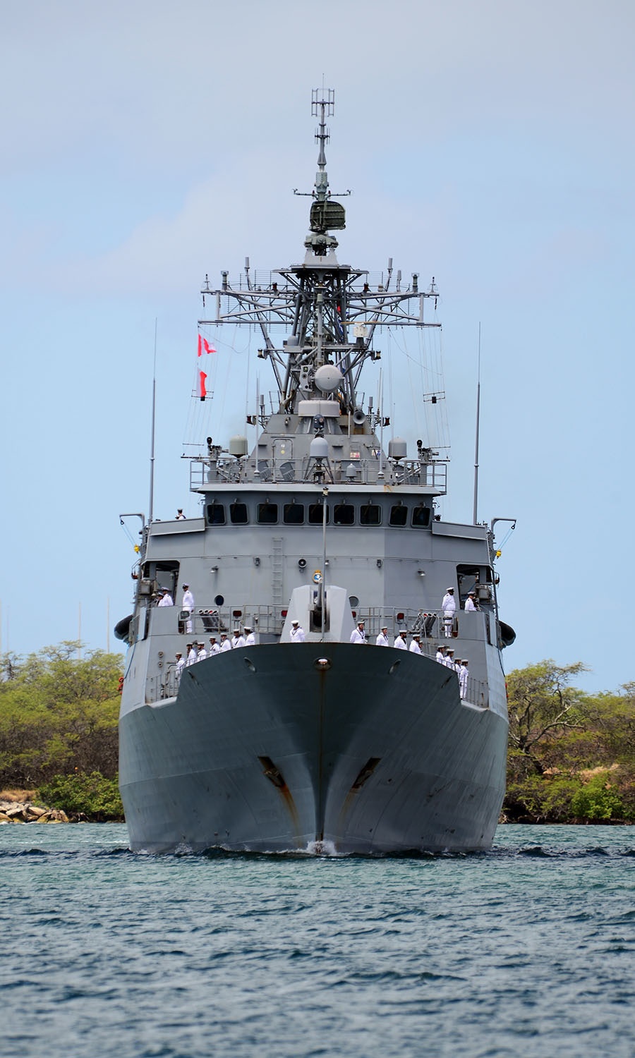 HMNZS Te Mana enters Pearl Harbor in preparation for RIMPAC 2018