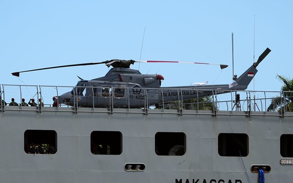 Republic of Indonesia Navy landing dock ship KRI Makassar (590) enters Pearl Harbor in preparation for RIMPAC 2018