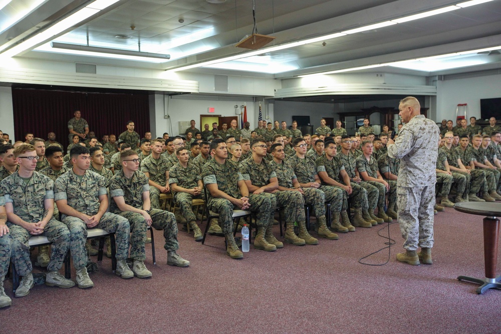 CMC Visits CENTCOM