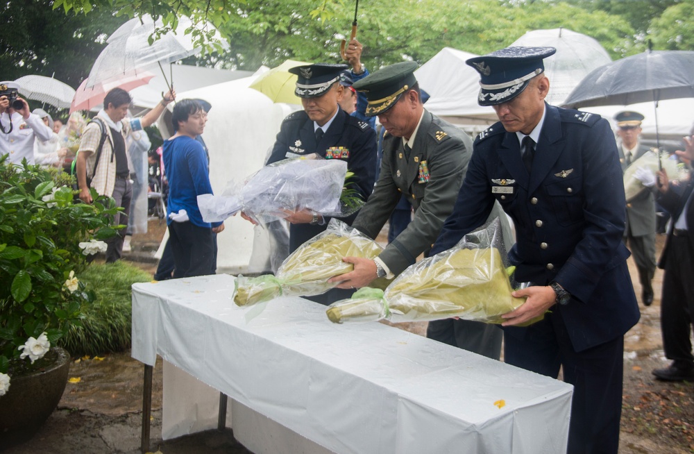 U.S., Japan Tradition Honors the Fallen