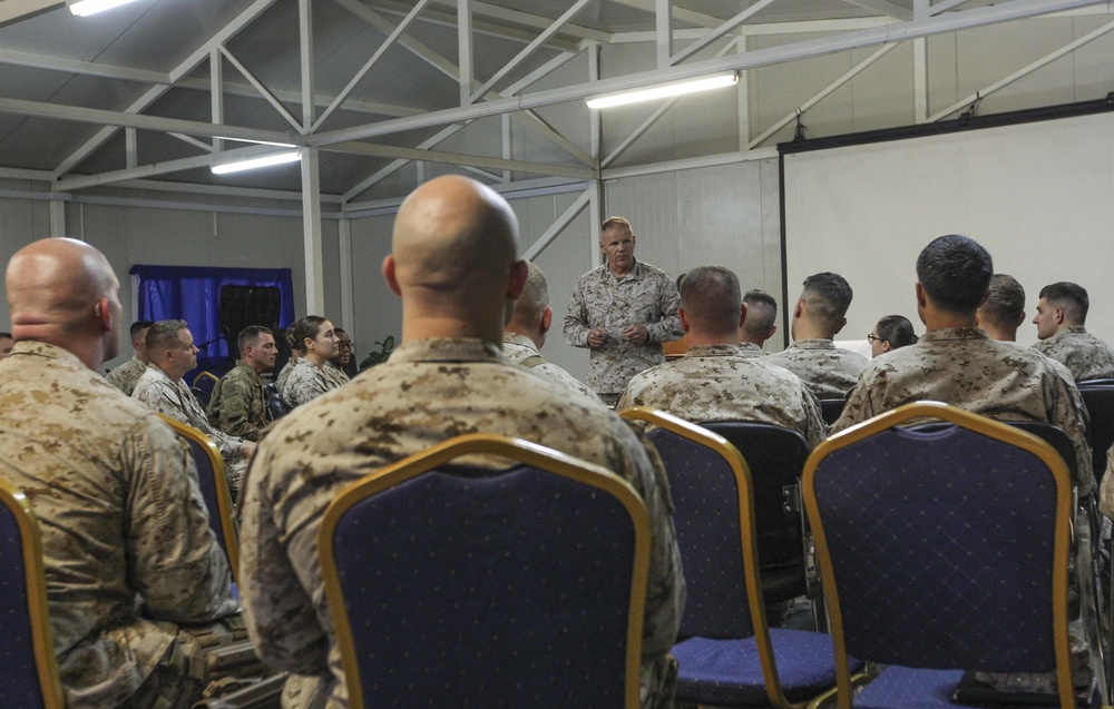 CMC Visits CENTCOM