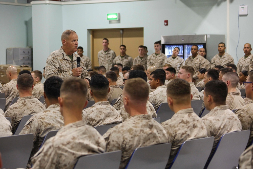 CMC Visits CENTCOM