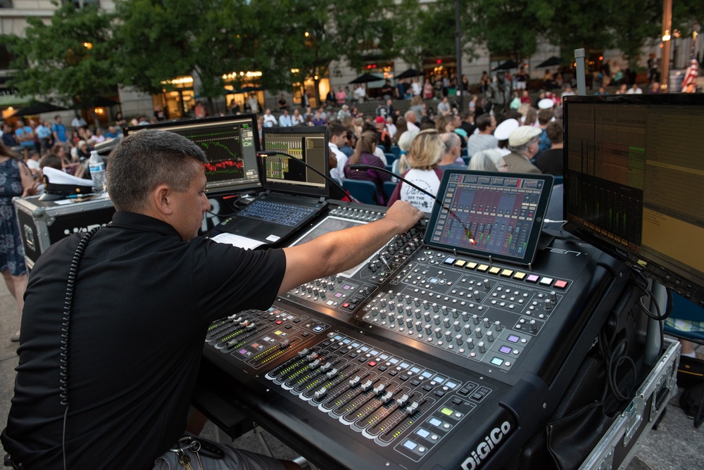 Navy Band performs at Navy Memorial