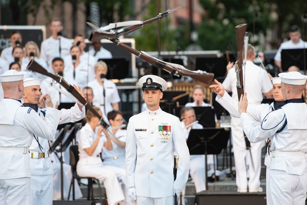 Navy Band performs at Navy Memorial