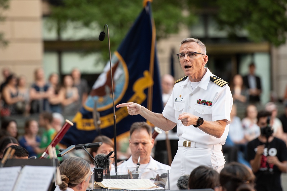 Navy Band performs at Navy Memorial