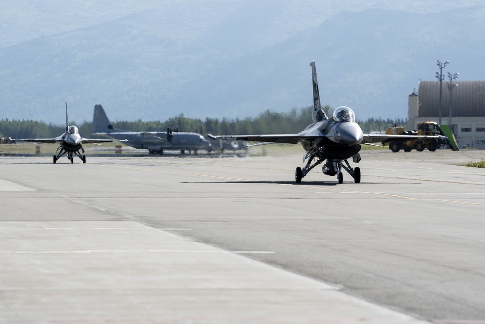 F-16 Viper demo team comes to JBER for Arctic Thunder