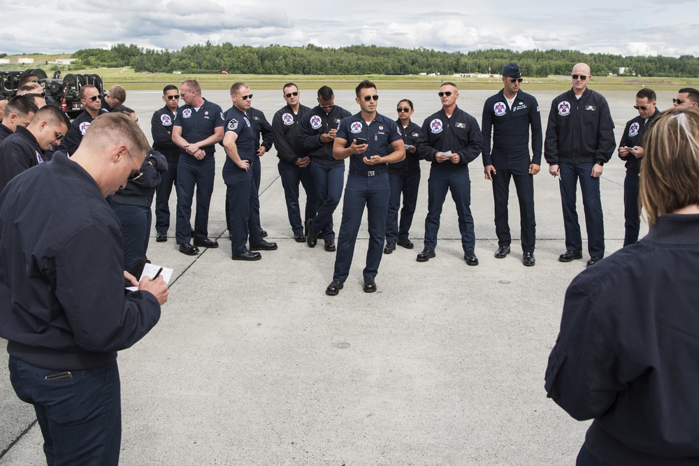 Thunderbirds arrive at JBER for Arctic Thunder