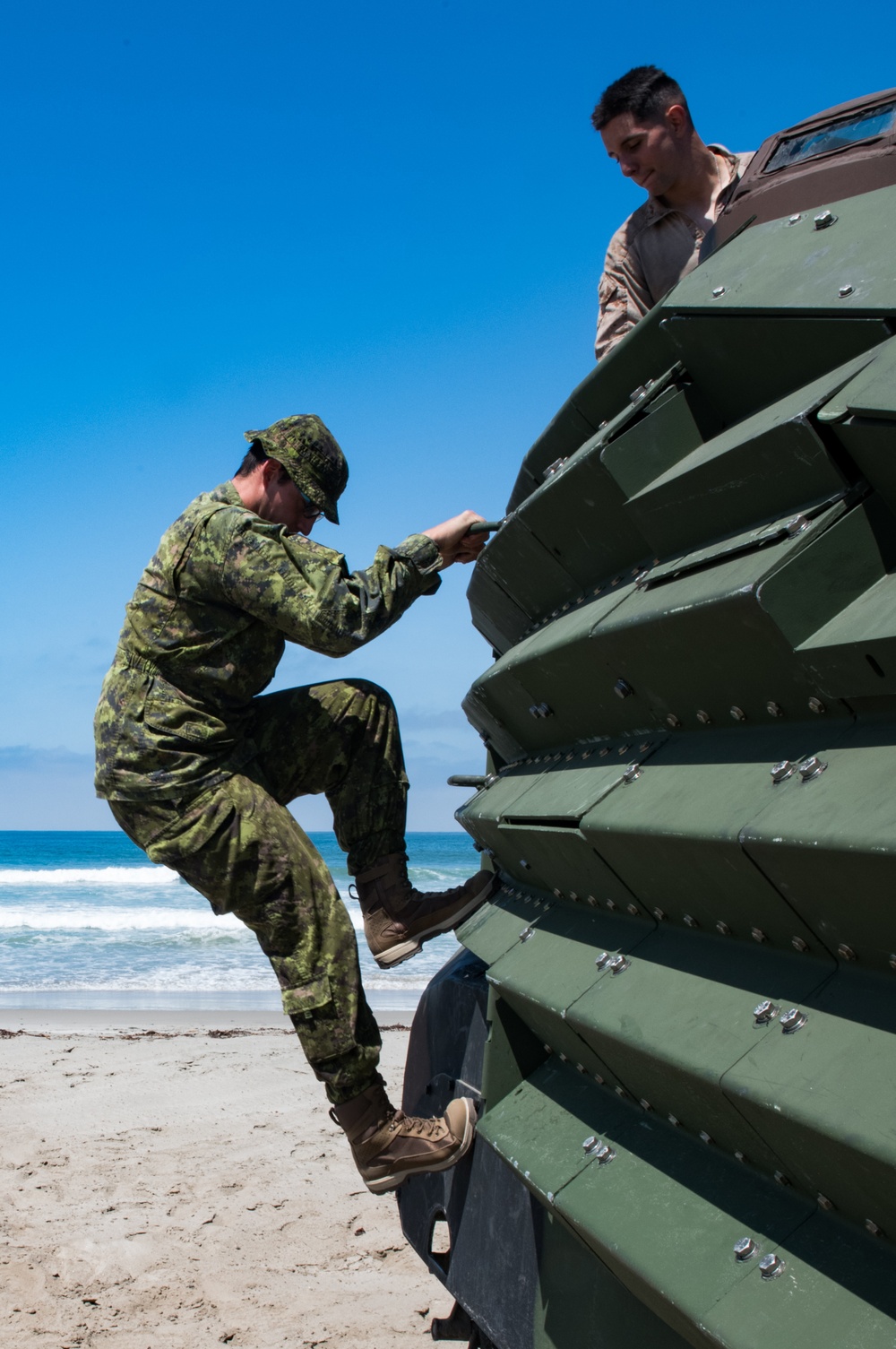 Canadian Armed Forces conduct Amphibious Training During RIMPAC 2018