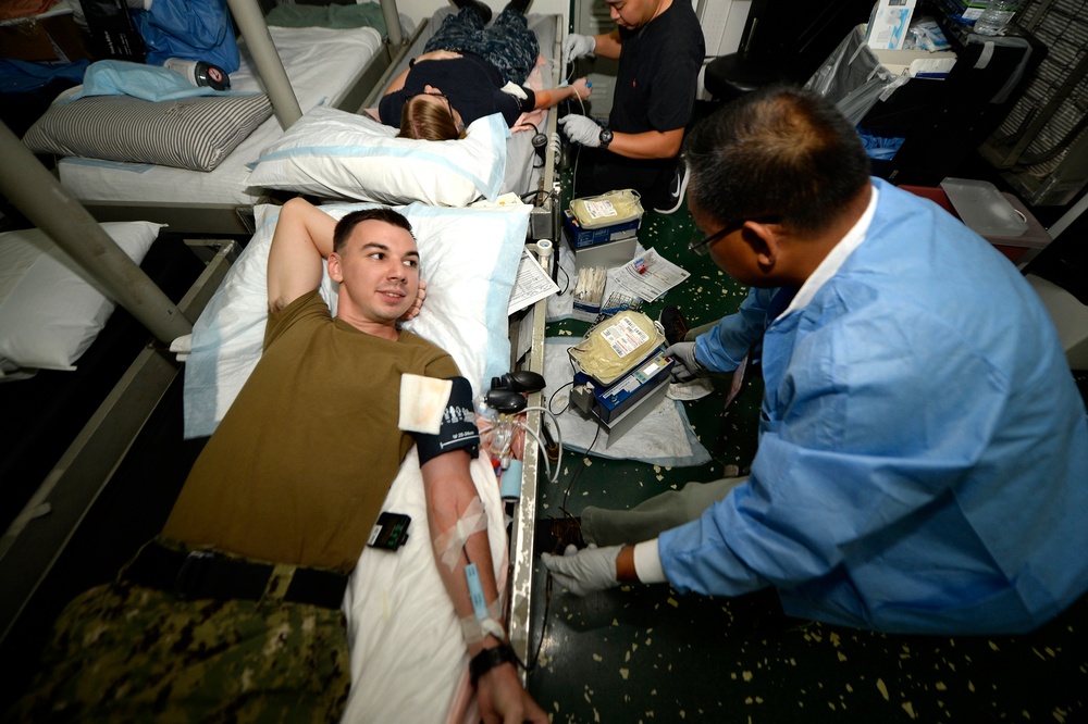 USS Frank Cable Sailors Donate Blood