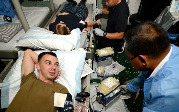 USS Frank Cable Sailors Donate Blood
