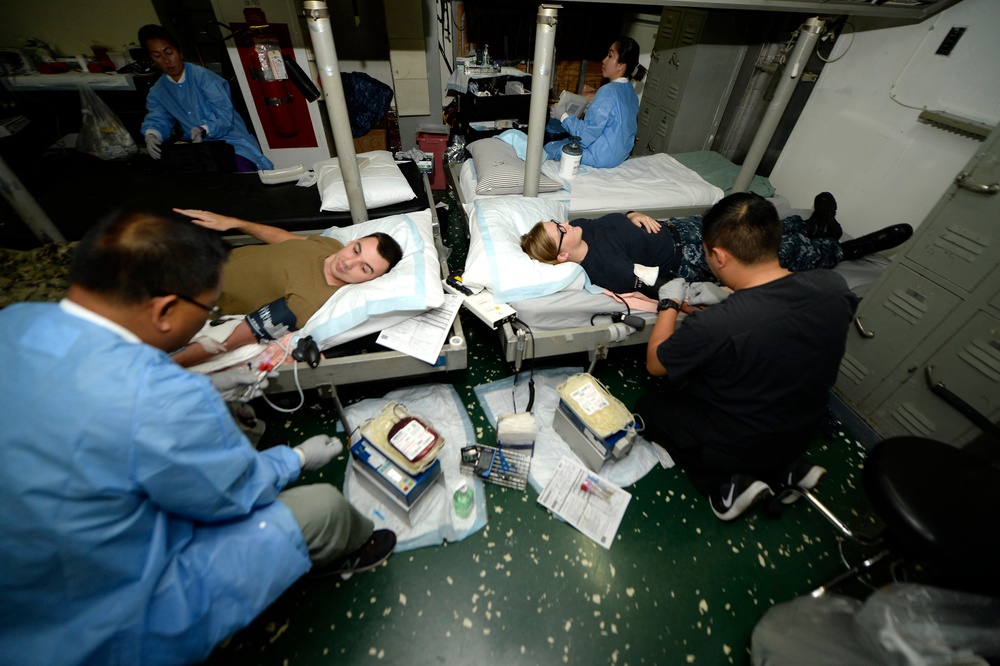 USS Frank Cable Sailors Donate Blood