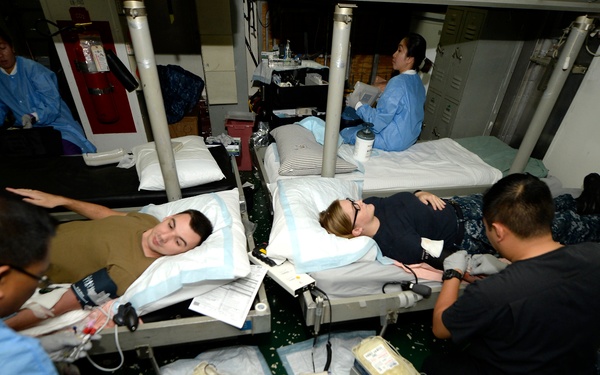 USS Frank Cable Sailors Donate Blood