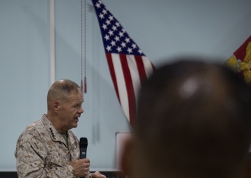 CMC visits SPMAGTF-CR-CC Marines