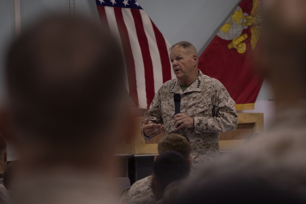 CMC visits SPMAGTF-CR-CC Marines