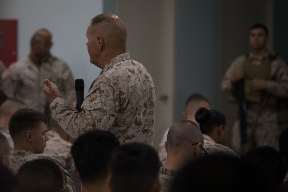 CMC visits SPMAGTF-CR-CC Marines